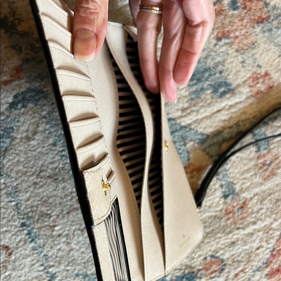 Kate Spade Cameron Street Eliza Bifold Black and Cream Wristlet - Picture 6 of 9